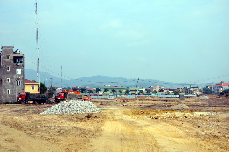 Dự án đầu tư xây dựng kinh doanh hạ tầng khu đô thị mới Yên Thanh đã được Công ty CP Đầu tư xây dựng Việt Long tiến hành san gạt mặt bằng.