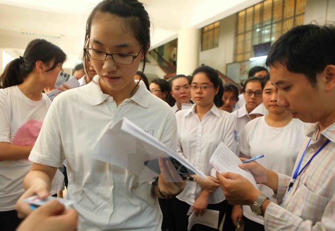 Thí sinh tham gia kỳ thi đánh giá năng lực môn Ngoại ngữ trên máy tính tại Đại học Quốc gia Hà Nội. (Ảnh: Quý Trung/TTXVN)