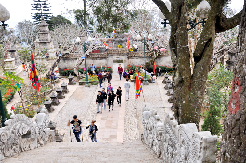 Các tuyến đường hành hương của Yên Tử được dọn vệ sinh sạch sẽ, tạo ấn tượng đẹp cho nhiều du khách trong mùa hội xuân năm nay.