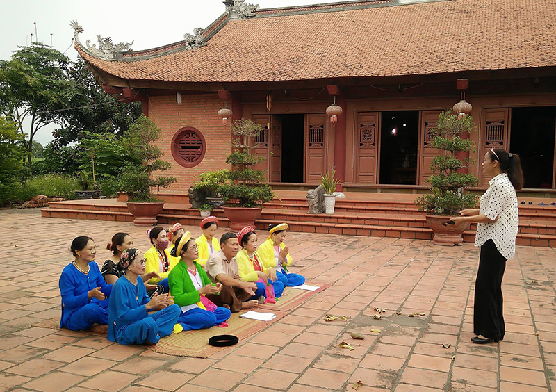 Lớp tập huấn hát chèo được Phòng VH-TT TX Đông Triều tổ chức tại đền An Sinh vào cuối năm 2016.