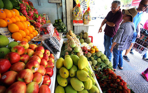 Loạn giá trái cây nhập ngoại khiến người tiêu dùng hoang mang