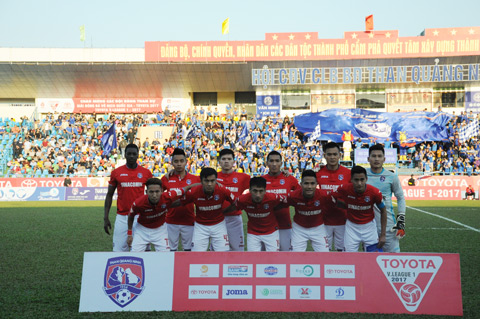 Đội hình xuất phát của các cầu thủ Than Quảng Ninh trong trận đấu với Sông Lam Nghệ An 