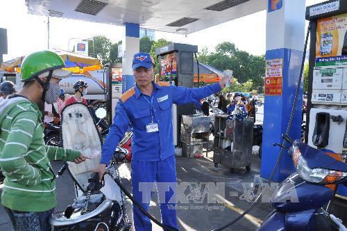 Một cửa hàng xăng dầu thuộc Petrolimex ở trung tâm Thành phố Hồ Chí Minh. Ảnh: Mạnh Linh/TTXVN