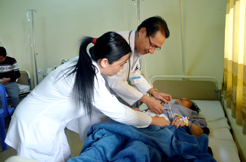 Các y, bác sĩ của Bệnh viện Việt Nam - Thụy Điển Uông Bí luôn đề cao y đức trong công tác khám, chữa bệnh cho nhân dân.
