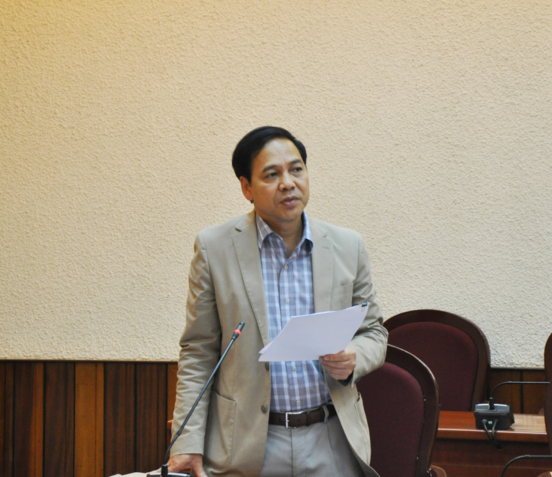 Phó Chủ tịch Thường trực UBND tỉnh Đặng Huy Hậu tham gia ý kiến tại hội nghị 