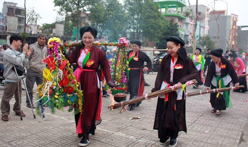 Trò chơi thi nấu cơm đã được phục dựng trong nhiều lễ hội đầu xuân ở Bắc Ninh. (Ảnh: baobacninh.com.vn)