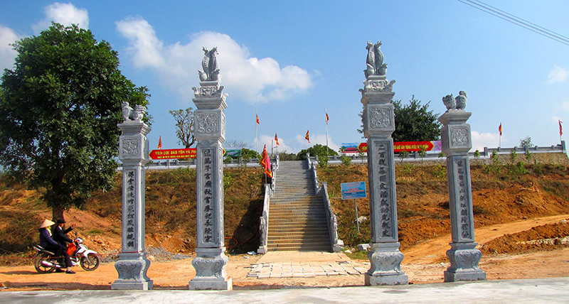 Cổng vào Thái miếu được làm theo lối tứ trụ giống với đền Kiếp Bạc (Hải Dương).