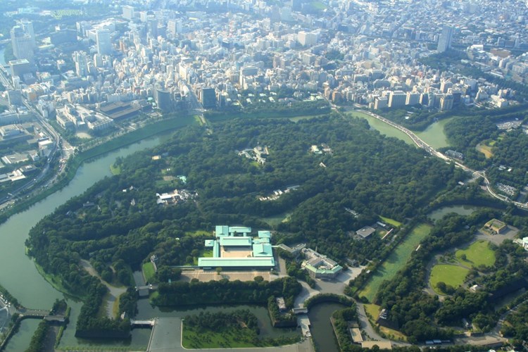  Toàn cảnh Hoàng cung Tokyo nhìn từ trên cao. Ảnh:Pinterest.com. 