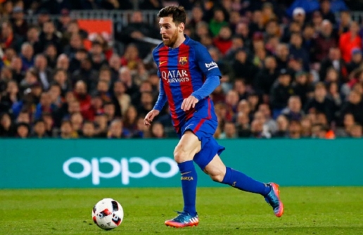  Messi lại sắm vai người hùng trong tối qua.