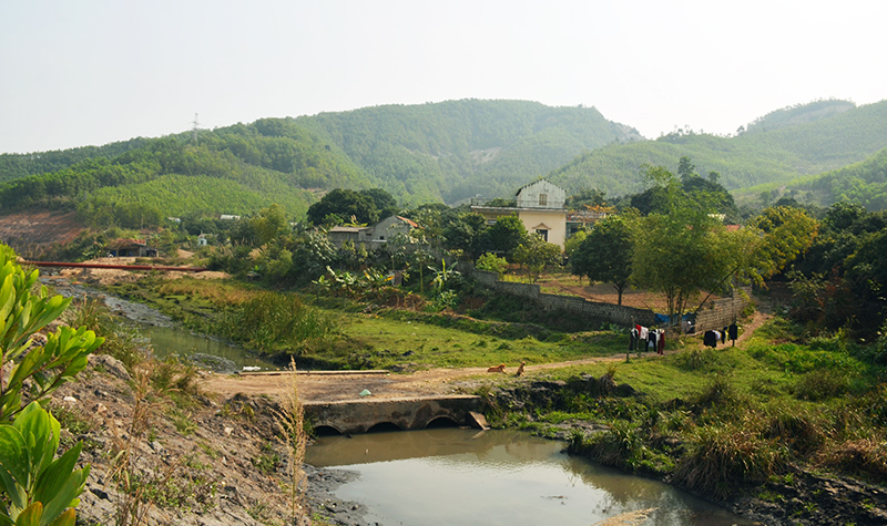 Thôn Làng Khánh, phường Hà Khánh, TP Hạ Long nằm cách biệt với các khu dân cư của TP Hạ Long.