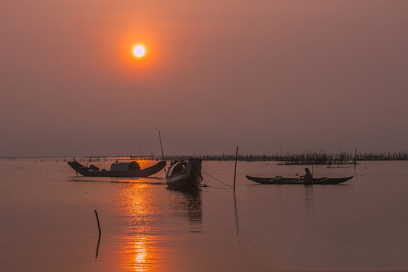 Tới phá Tam Giang, bạn sẽ được trải nghiệm và tìm hiểu cuộc sống của con người nơi đây. Ảnh: Huongbeo.