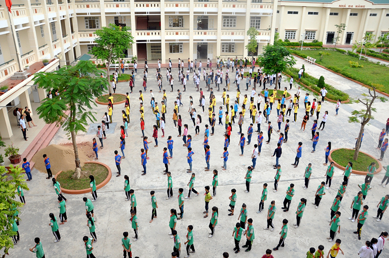 Học sinh Trường PTDT nội trú THCS&THPT Tiên Yên trong giờ học ngoại khoá.