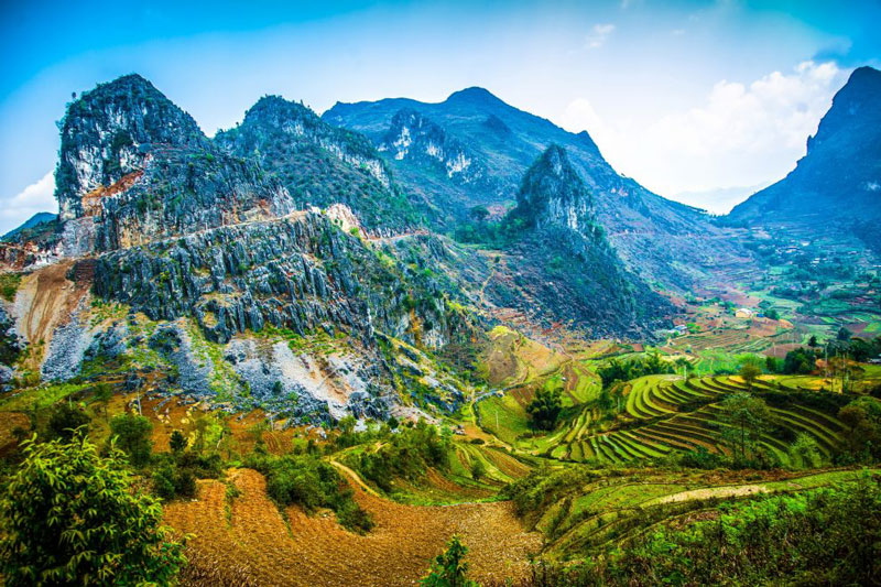 Hiện khu vực cao nguyên đá Đồng Văn là nơi cư ngụ của hơn 250.000 người dân thuộc 17 dân tộc thiểu số khác nhau của Việt Nam. Ảnh: Vita.