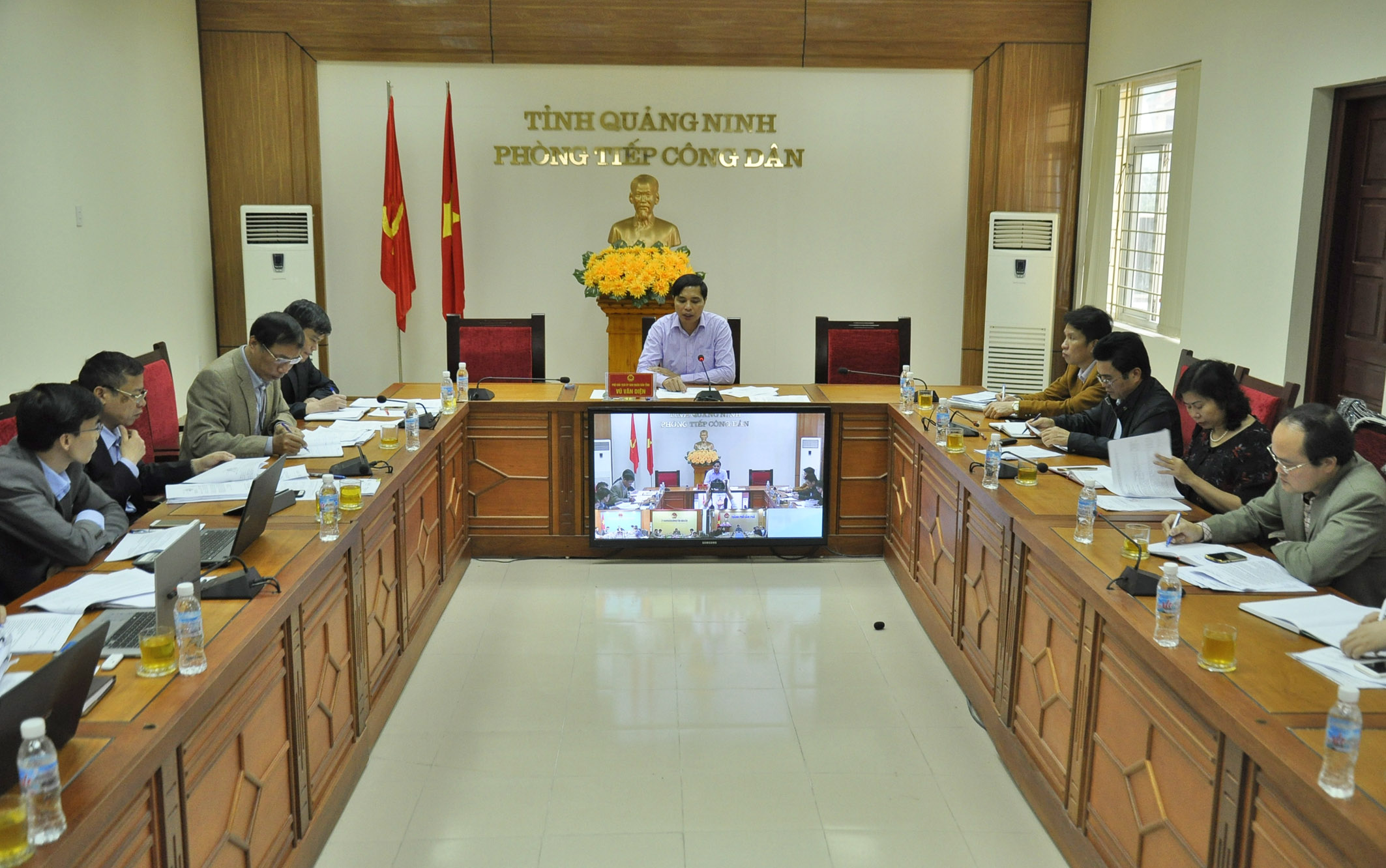 Phó Chủ tịch UBND tỉnh Vũ Văn Diện chỉ đạo cụ thể từng vụ việc tại buổi họp định kỳ nghe báo cáo tình hình thực hiện các văn bản chỉ đạo của UBND tỉnh về giải quyết khiếu nại tố cáo.