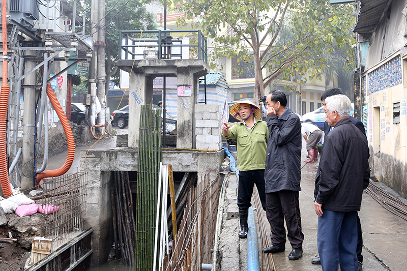 Người dân khu 2A, 2B phường Cao Xanh háo hức theo dõi tiến độ của dự án.