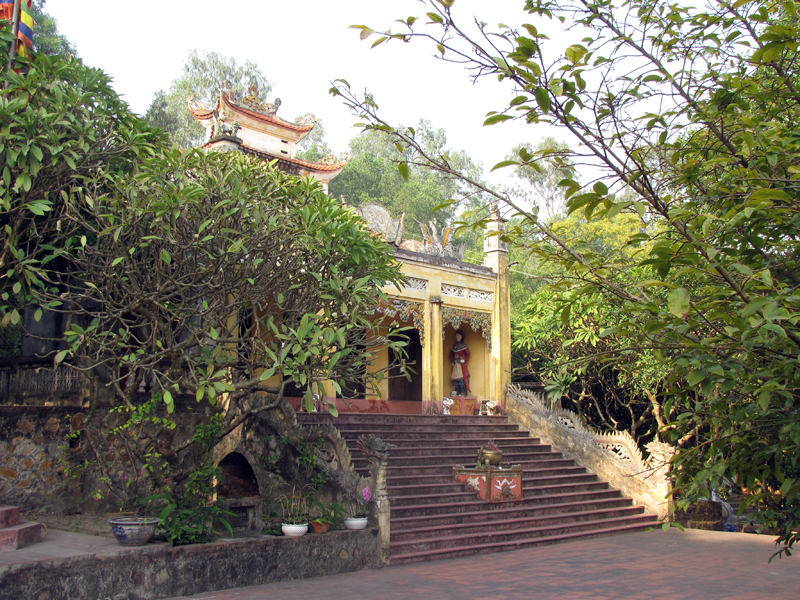 Đền thờ Nữ tướng Lê Chân tại núi Vẻn, xã Thủy An (TX Đông Triều). (Ảnh Nguyễn Xuân CTV)