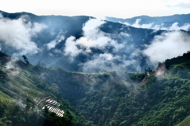 Huyện Mường Tè nằm ở khu vực xa nhất ở Lai Châu, được ví von là nơi cuối trời Tây Bắc mang một vẻ đẹp kỳ vĩ và thiêng liêng. Nơi đây còn là vị trí trọng yếu đối với an ninh quốc phòng biên giới Việt – Trung.