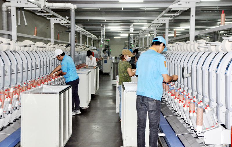 Sản xuất sợi tại Công ty TNHH Khoa học Kỹ thuật Texhong Ngân Hà (KCN Texhong Hải Hà)..