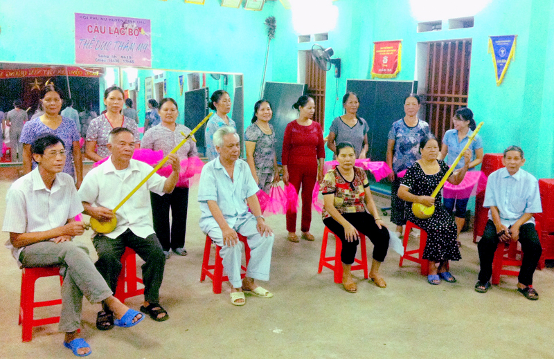 CLB Văn nghệ thị trấn Bình Liêu tổ chức sinh hoạt đều đặn tại các nhà văn hoá khu phố.