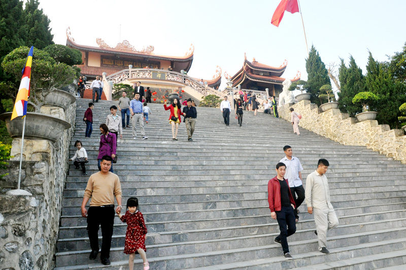 Chùa Cái Bầu - Thiền viện Trúc Lâm Giác Tâm (Vân Đồn) được xây dựng khang trang từ nguồn kinh phí xã hội hóa.
