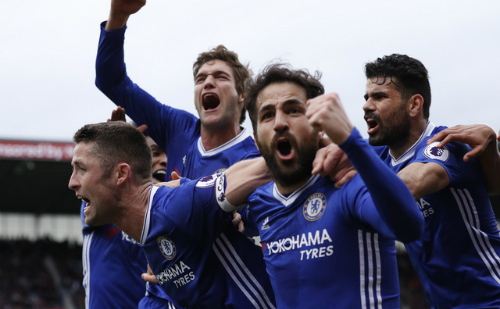 Niềm vui bùng nổ của cầu thủ Chelsea sau bàn thắng ấn định tỷ số. Ảnh: Reuters.