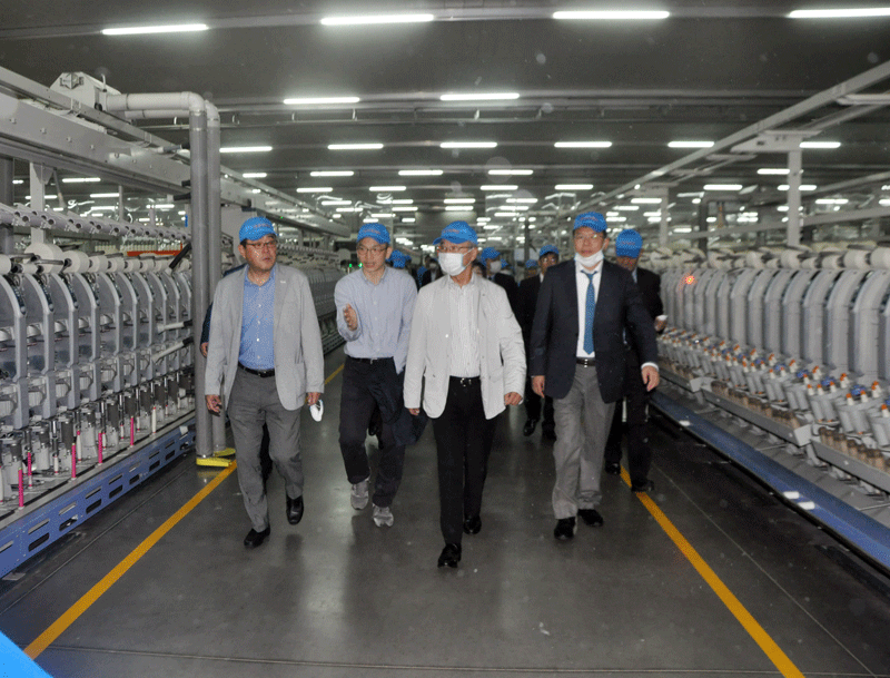 Đoàn thăm, khảo sát tình hình sản xuất tại Công ty TNHH Khoa học Kỹ thuật Texhong Ngân Long (KCN Hải Yên, Móng Cái)