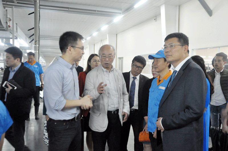 ...thăm và trao đổi về tình hình đầu tư, sản xuất kinh doanh tại Công ty TNHH Dệt may Hoa Lệ Đạt (KCN Texhong Hải Hà)-Một trong những đối tác của Tập đoàn Toray đang hợp tác kinh doanh