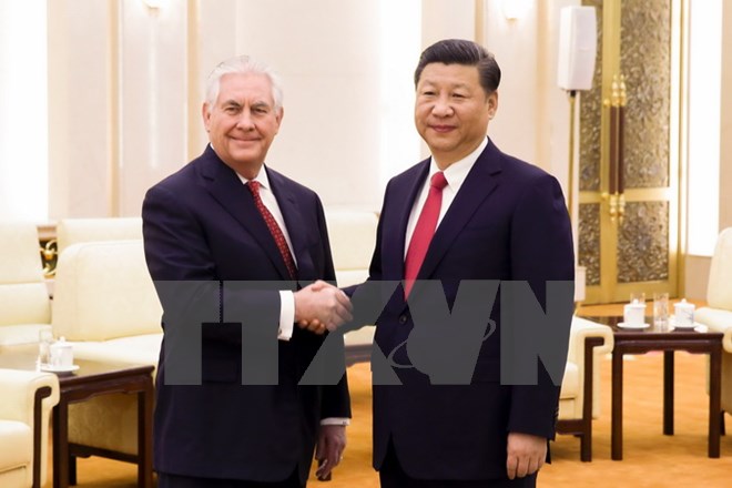Chủ tịch Trung Quốc Tập Cận Bình (phải) đã tiếp Ngoại trưởng Mỹ Rex Tillerson. (Nguồn: AFP/TTXVN)