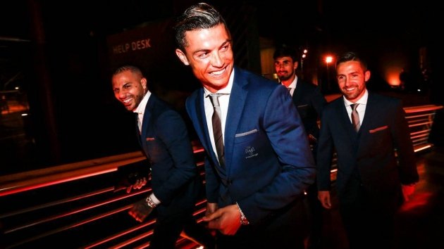  Ronaldo nhận giải thưởng đêm qua