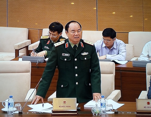 Thượng tướng Phạm Ngọc Minh - Phó Tổng Tham mưu trưởng Quân đội nhân dân Việt Nam phát biểu tại phiên họp (Ảnh: KT)