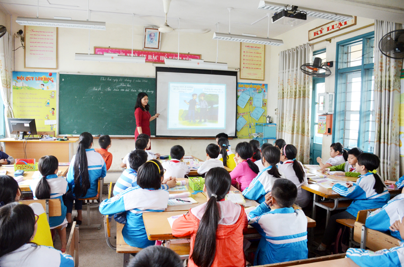 Tiết sinh hoạt tập thể về chủ đề “Phòng chống xâm hại tình dục” của học sinh lớp 5A1, Trường Tiểu học Trần Quốc Toản (TP Hạ Long).