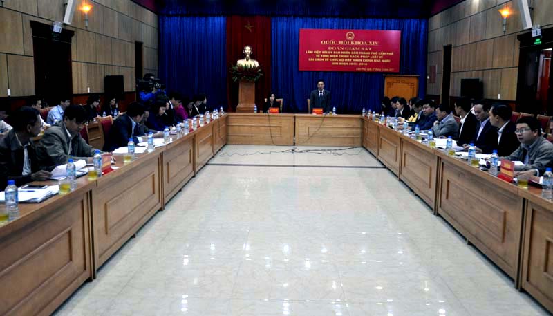 Đồng chí Nguyễn Khắc Định, Uỷ viên Trung ương Đảng, Uỷ viên Uỷ ban Thường vụ Quốc hội, Chủ nhiệm Uỷ ban Pháp luật của Quốc hội phát biểu kết luận buổi giám sát 