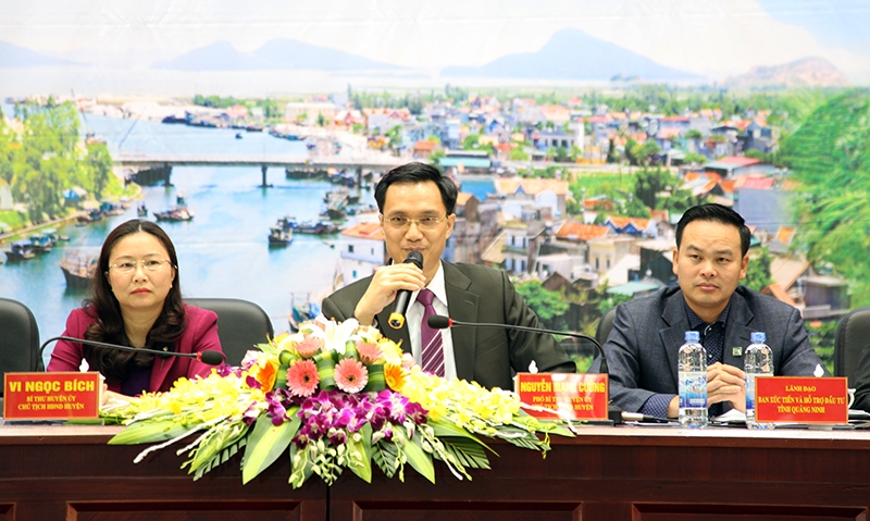 Lãnh đạo huyện Hải Hà giải đáp những thắc mắc kiến nghị của doanh nghiệp.