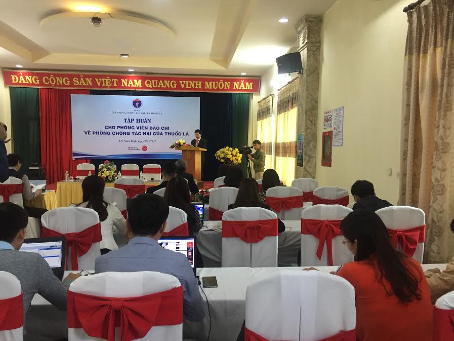 Các đại biểu tham gia tập huấn cho phóng viên về Phòng chống tác hại của thuốc lá tại Ninh Bình