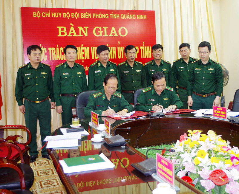 Lãnh đạo Bộ Tư lệnh BĐBP Việt Nam chứng kiến ký kết bàn giao nhiệm vụ Chính ủy BĐBP tỉnh
