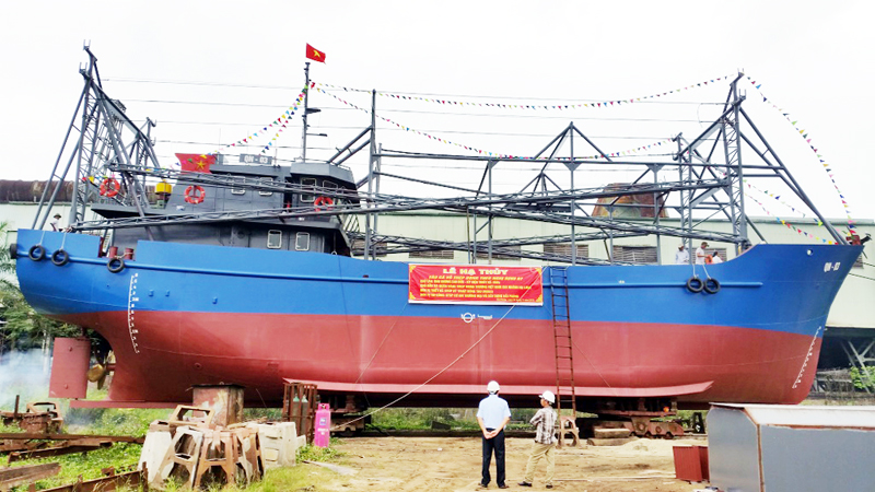 Tàu vỏ thép của ông Nguyễn Văn Hội, xã Phú Hải, huyện Hải Hà, ngay sau khi được hạ thuỷ vào cuối năm 2016 đã phát huy hiệu quả.