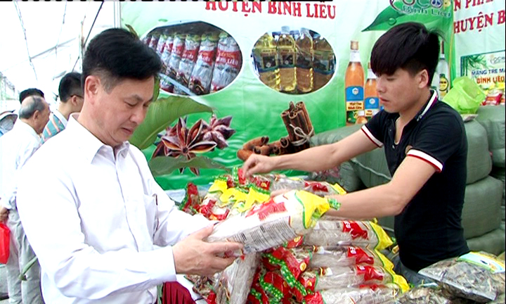 Sản phẩm miến dong Bình Liêu được giới thiệu và bán tại các Hội chợ OCOP của tỉnh.