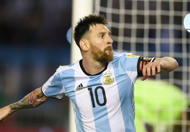 Messi bị cấp 4 trận.