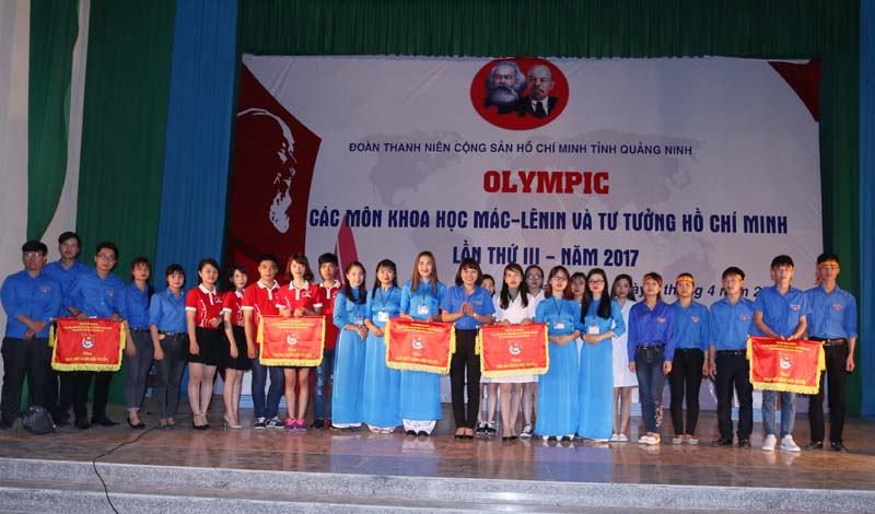 Ban Tổ chức đã trao 1 giải nhất, 2 giải nhì và 2 giải ba cho các đội thi tham dự hội thi.