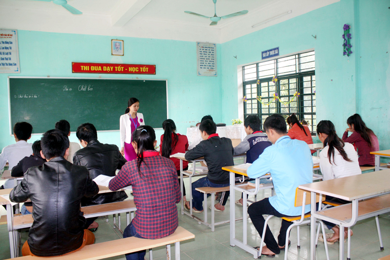 Một tiết học của học sinh lớp 9, Trường Phổ thông dân tộc bán trú tiểu học và THCS Thanh Sơn, huyện Ba Chẽ.