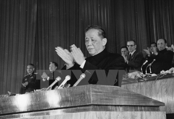 Đồng chí Lê Duẩn đọc Báo cáo chính trị tại Đại hội Đảng toàn quốc lần thứ IV, tổ chức tại Hà Nội từ 14-20/12/1976. (Ảnh: Tư liệu TTXVN)