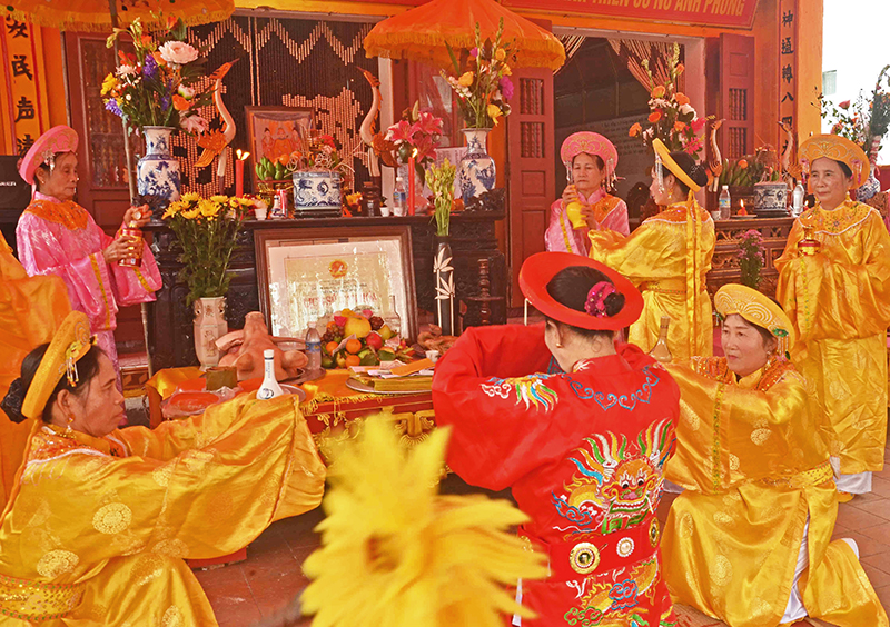 Lễ tế mẫu tại đền vào ngày mẫu hoá kỵ 3-3 năm Đinh Dậu (2017). 