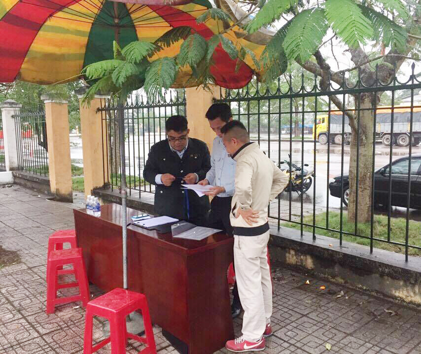 Thanh tra Sở Du lịch kiểm tra hướng dẫn viên tại trạm Kiểm tra liên  hợp Km15 Móng Cái.