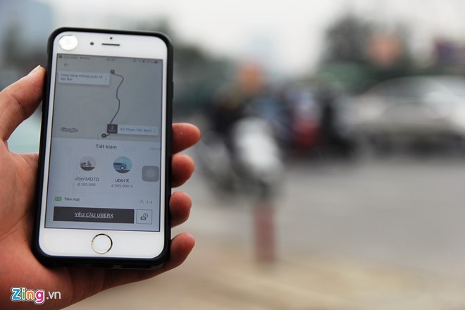 Sau nhiều lần bị bác bỏ, Uber đã chính thức được Bộ Giao thông Vận tải chấp thuận đề án thí điểm Ứng dụng khoa học công nghệ hỗ trợ quản lý và kết nối hoạt động vận tải hành khách tại thị trường Việt Nam. Ảnh: Hiếu Công.