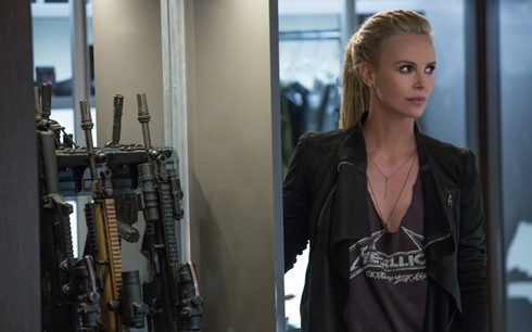 Cô đào Charlize Theron cũng đã 42 tuổi.