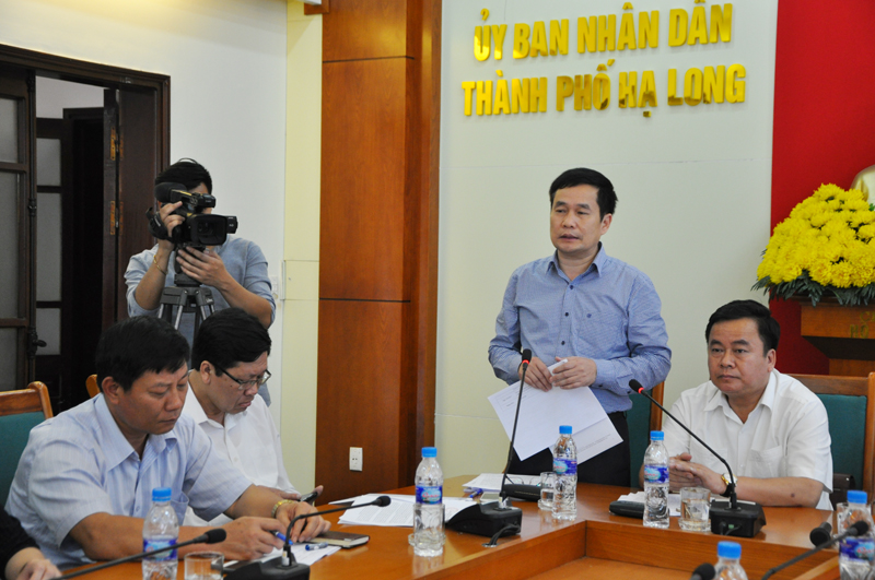 Đồng chí Trịnh Đăng Thanh, Phó Giám đốc phụ trách Sở Du lịch thông tin về Tuần du lịch Hạ Long - Quảng Ninh 2017