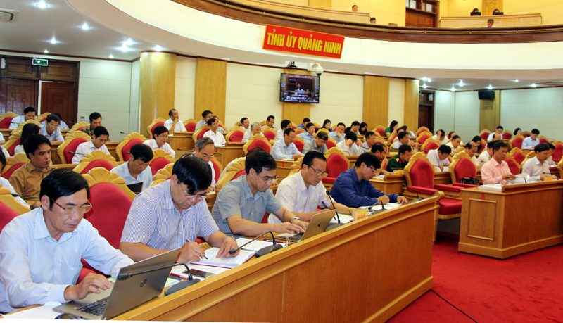 Lãnh đạo huyện Tiên Yên nghe chỉ đạo của đồng chí Bí thư Tỉnh ủy. 
