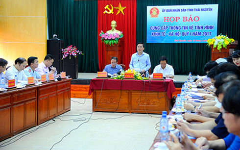 Quang cảnh buổi họp báo cung cấp thông tin về KT-XH quý I năm 2017 của tỉnh Thái Nguyên
