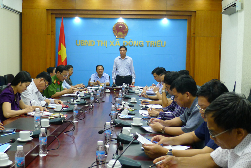Đồng chí Vũ Xuân  Diện, Phó Chủ tịch UBND tỉnh cuộc họp với UBND Thị xã Đông Triều 