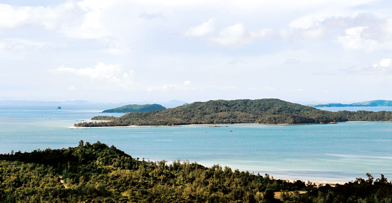Đảo Cô Tô con nhìn từ xa.